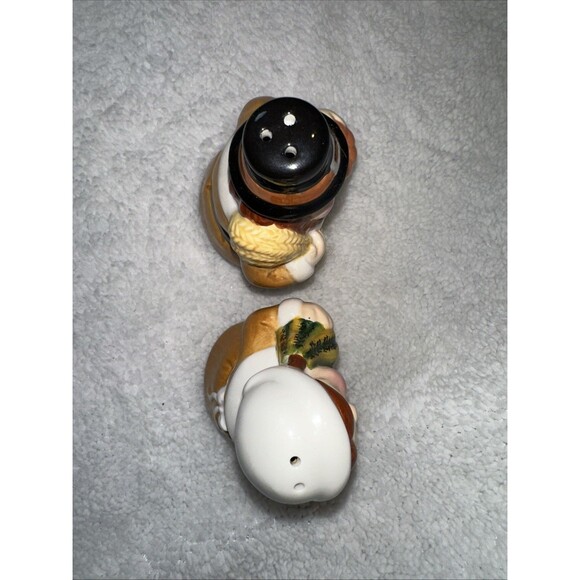 FL MARKETPLACE HANDPAINTED CERAMIC PILGRIMS THANKSGIVING SALT & PEPPER SHAKER - Picture 3 of 4